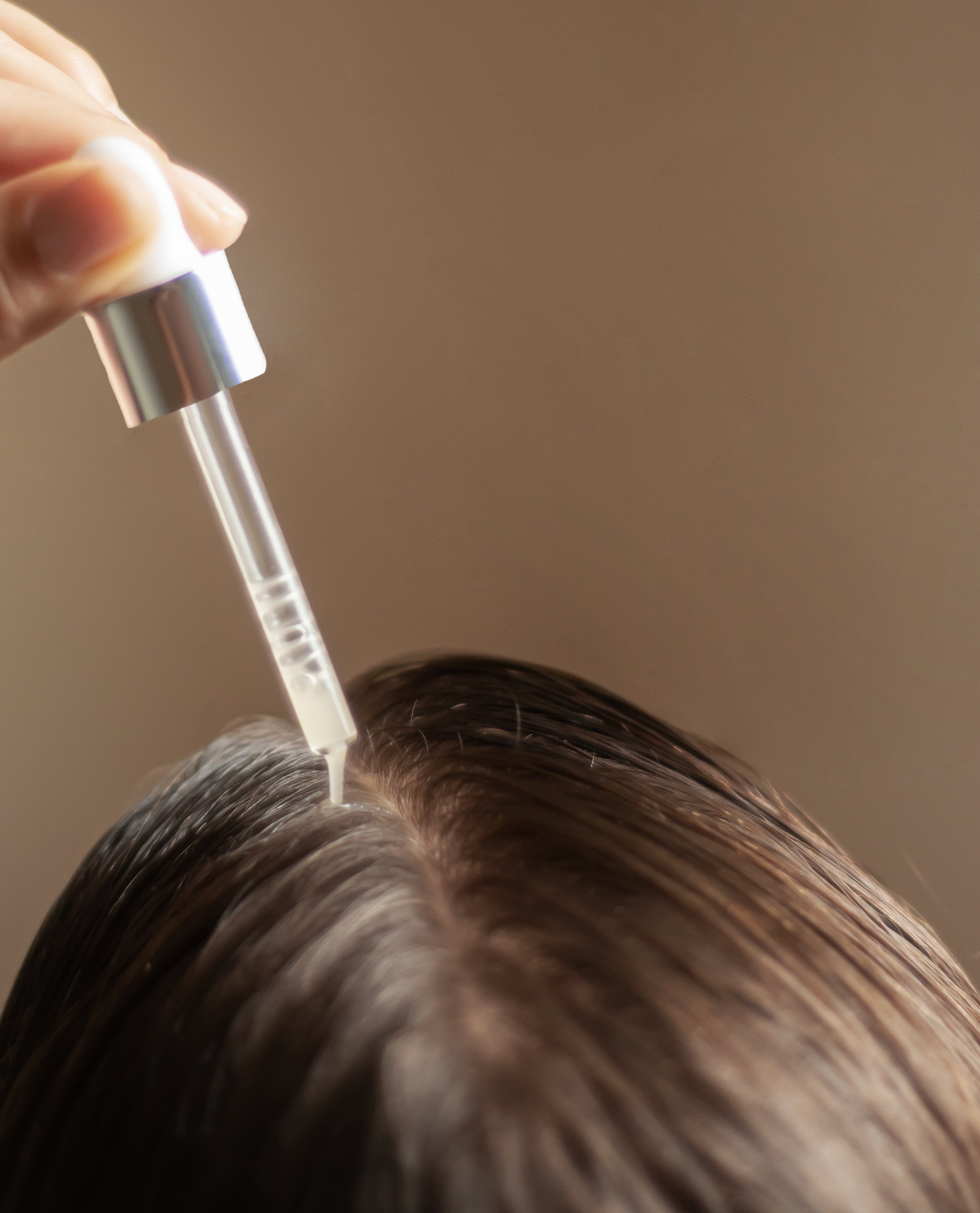 Evidências científicas mostram: o couro cabeludo também envelhece